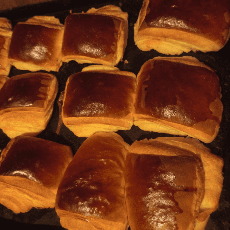 PAIN AU CHOCOLAT