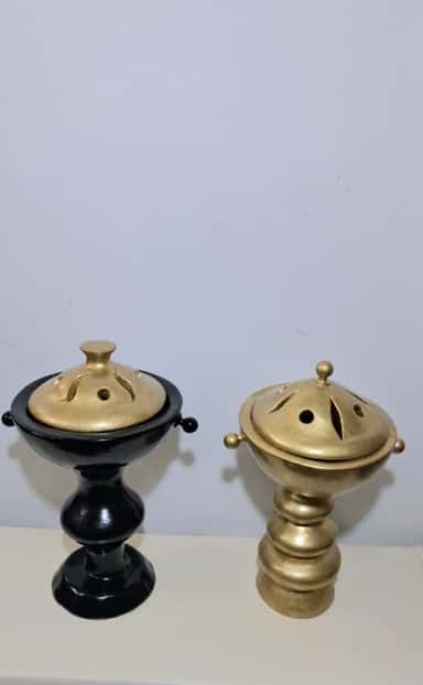 Encensoir Artisanal Sculpté (Thouraye) – Noir & Doré / Doré