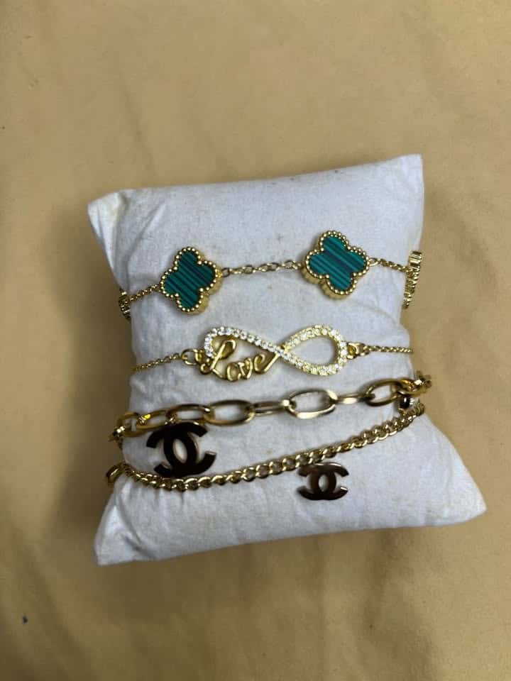 Ensemble de Bracelets Dorés Femme – Trèfles Verts & Infini