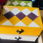 Boîte à thé et à infusion jaune