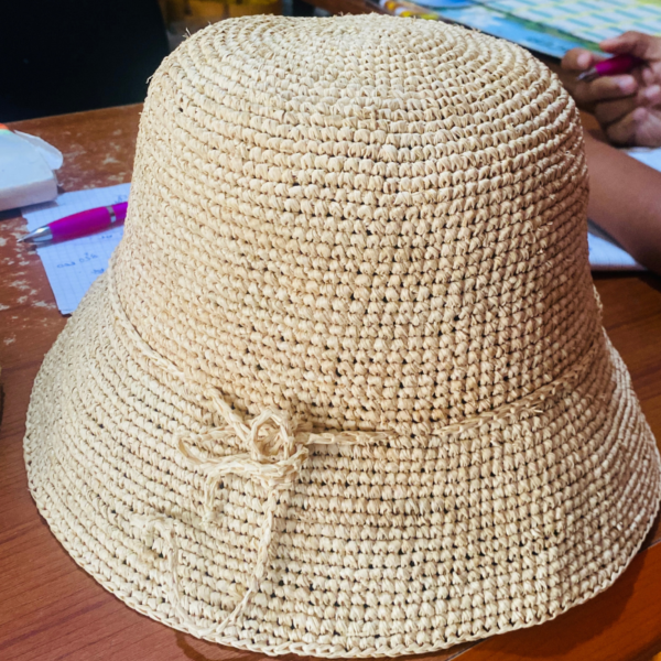 Chapeau bob en raphia naturel