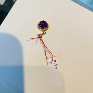 Pendentif améthyste sur un petit socle